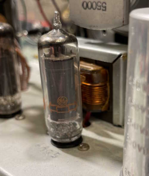 The EICO 147a Signal Tracer power choke paper is torn. eico147a1-choke-wereboar.jpg